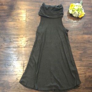 Green turtle neck sleeveless dress